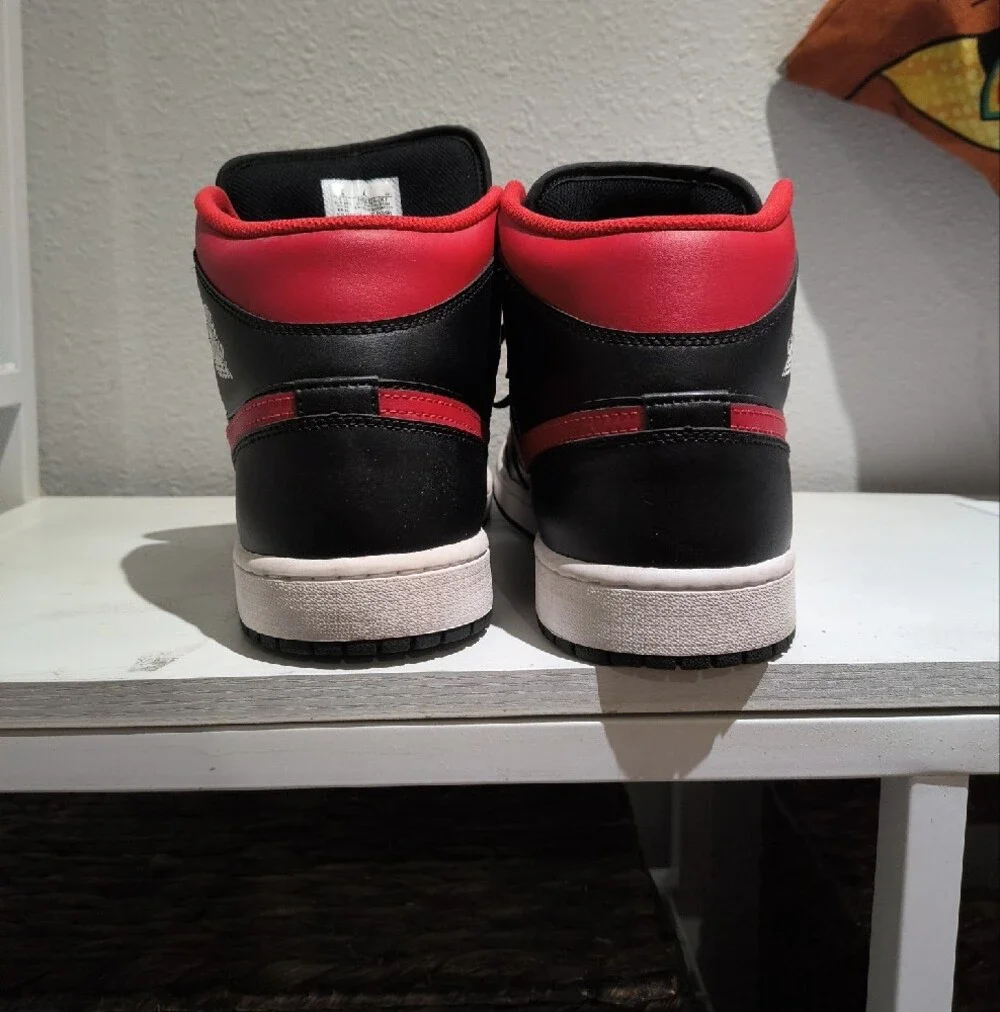 Air Jordan Retro 1 Men’s High-Top Sneakers - Black & Red